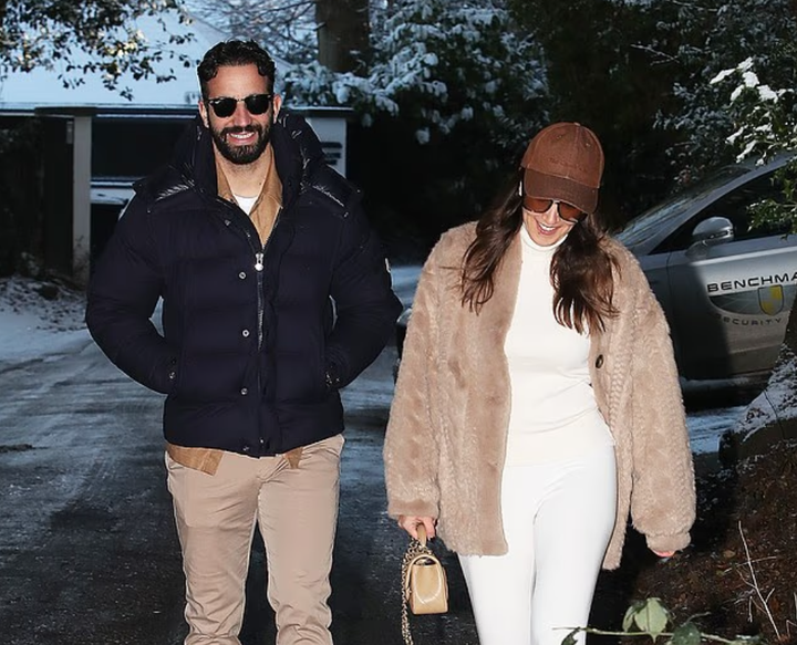 Ruben Amorim và vợ xuất hiện với tâm trạng vui vẻ dù mới bị sa thải vài giờ trước đó. (Nguồn: Daily Mail)