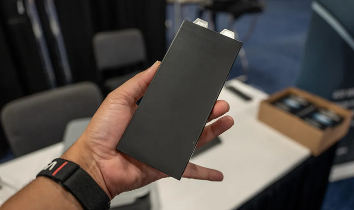 Pin thể rắn của Donut Labs.