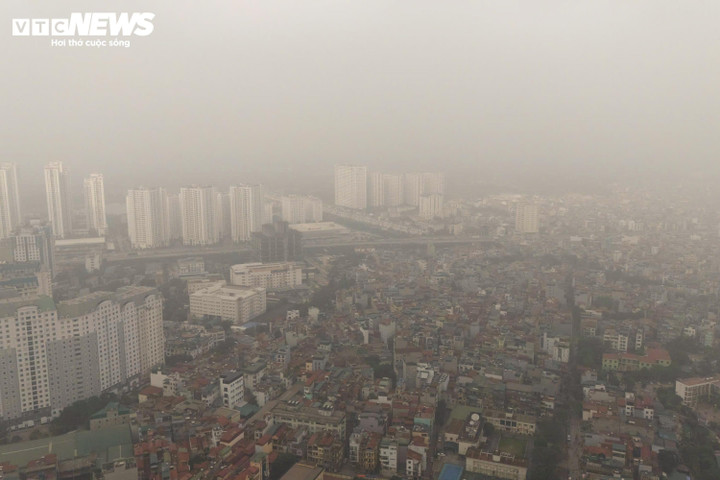 Hà Nội chìm trong lớp sương mù và bụi mịn dày đặc hồi đầu tháng 12/2025.