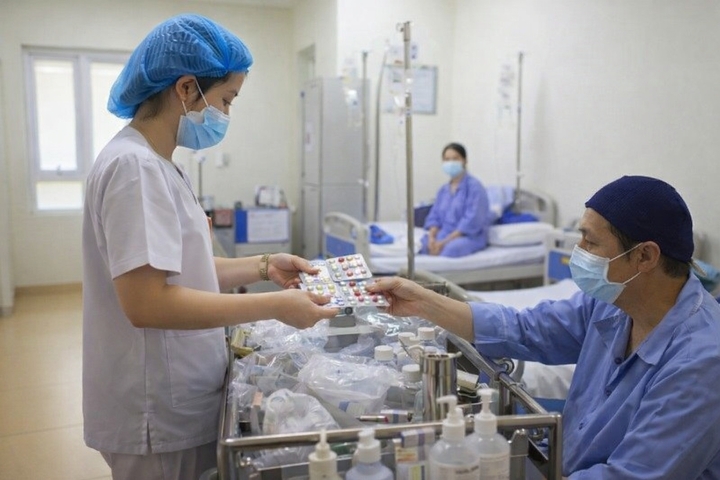 Bổ sung thuốc vào danh mục thuốc BHYT giúp người bệnh ung thư tăng tiếp cận điều trị, góp phần giảm chi từ tiền túi. (Ảnh minh hoạ)