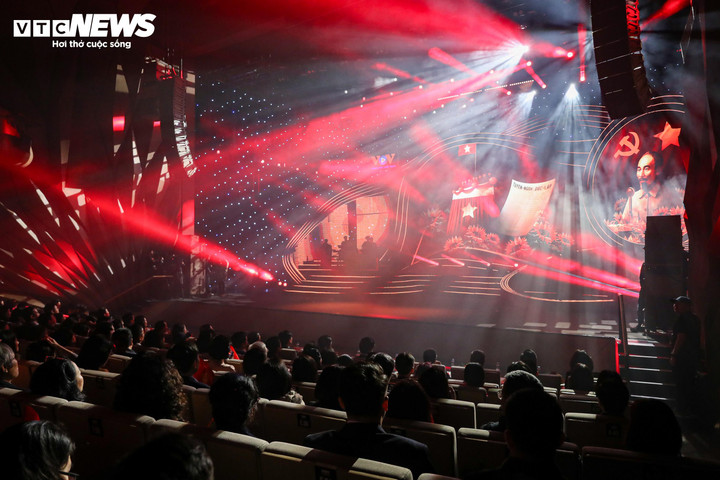 Toàn cảnh chương trình nghệ thuật 'Với Đảng vẹn toàn niềm tin yêu' - 1