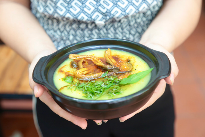 Cháo lươn Nghệ An được nấu từ gạo tẻ kết hợp với một lượng nhỏ gạo nếp và lươn đồng. (Ảnh: Lươn O Quế)