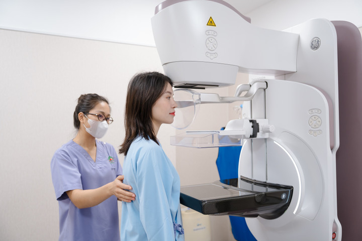 Chụp nhũ ảnh giúp phát hiện các tổn thương vôi hóa kích thước nhỏ.