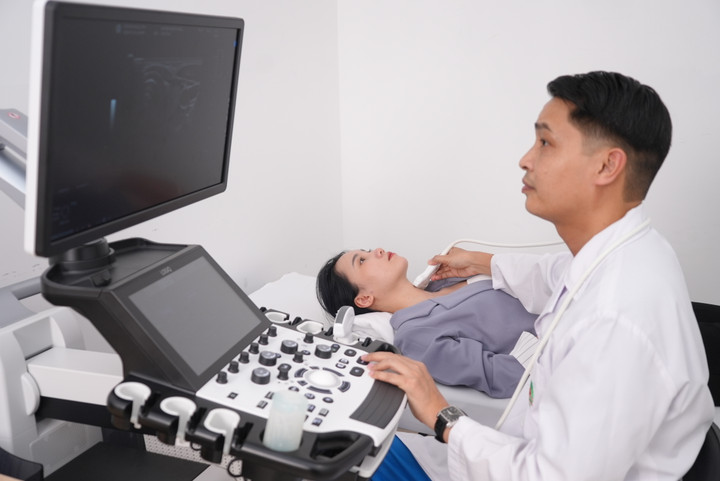 Siêu âm tuyến giáp tại Bệnh viện Đa khoa Hồng Ngọc Phúc Trường Minh.