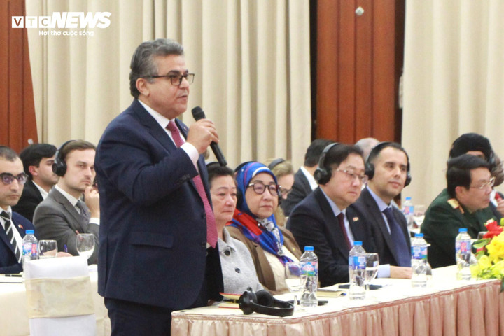 Đại sứ Palestine tại Việt Nam, Trưởng Đoàn Ngoại giao nước ngoài tại Việt Nam Saadi Salama.