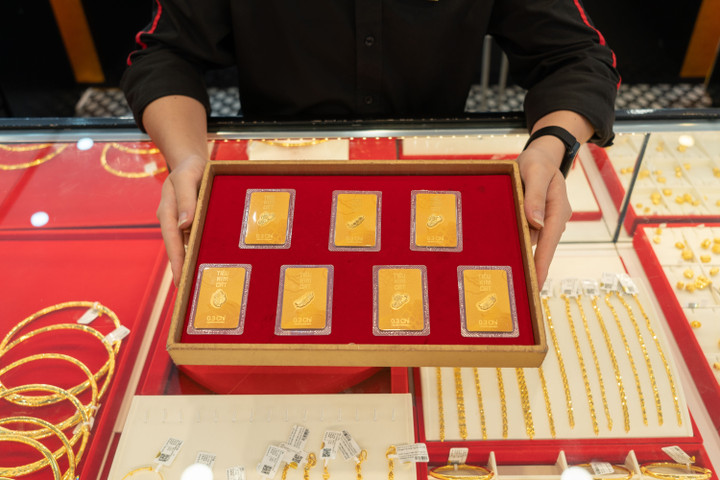 Giá vàng thế giới tiếp tục tăng mạnh.