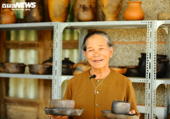 Gốm Churu không chạy theo thị trường đại trà, mà ở việc đi vào phân khúc trân trọng giá trị thủ công: đồ trang trí, đồ thiền, đồ văn hóa, quà tặng bản địa - nơi mỗi sản phẩm mang theo một câu chuyện, một con người, một vùng đất.