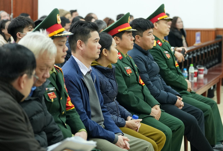 Các bị cáo có mặt tại phiên tòa.