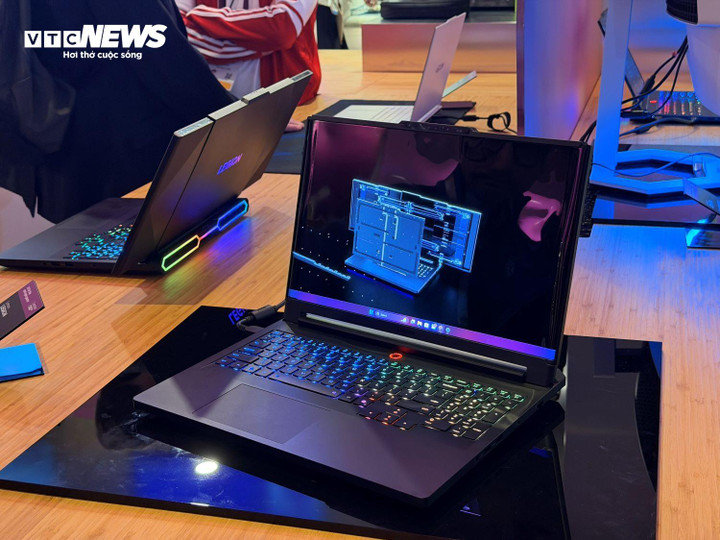 Laptop Lenovo có thể nới ngang màn hình, tăng 50% kích thước - 1