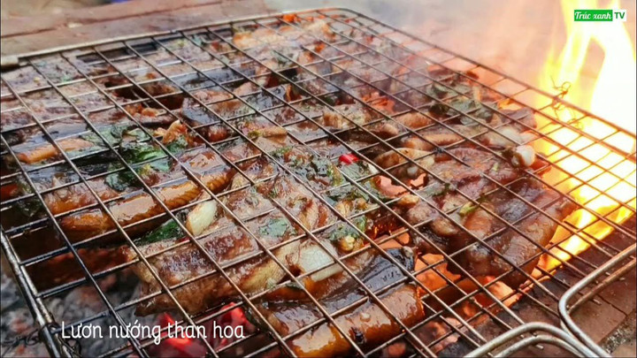 Lươn nướng than hoa Nghệ An có vị ngọt, thanh tự nhiên, rất "bắt miệng". (Nguồn: Trúc Xanh)