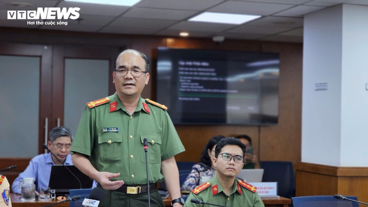 Thượng tá Hồ Thọ Hải, Phó Trưởng Phòng An ninh mạng và phòng chống tội phạm sử dụng công nghệ cao (PA05), Công an TP.HCM thông tin tại buổi họp báo.