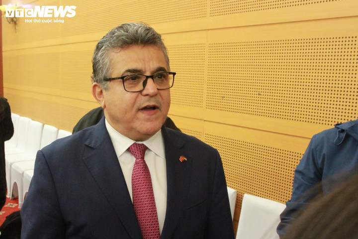 Đại sứ Palestine Saadi Salama.