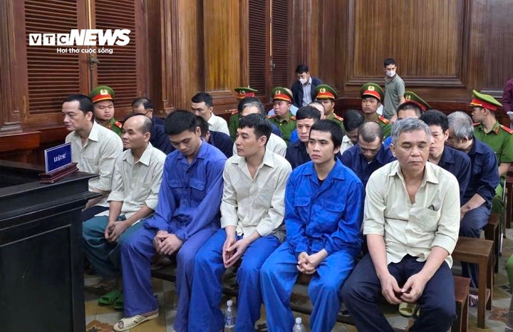 Các bị cáo tại toà.