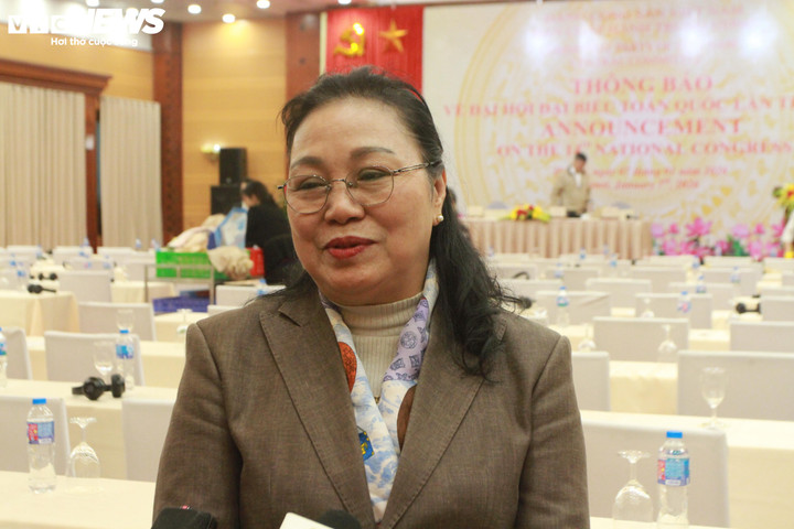 Đại sứ Lào tại Việt Nam Khamphao Earthavanh.