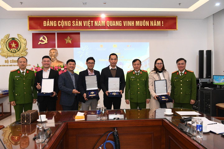 Fanpage của Cục Cảnh sát điều tra tội phạm về ma túy đã cập nhật thêm bức ảnh sau bài đăng gây "dậy sóng" mạng xã hội.