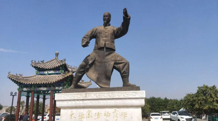 Tượng đài Dương Lộ Thiền ở Trung Quốc. (Nguồn: Sohu)