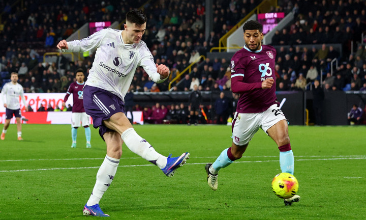 Burnley hòa Man Utd 2-2.