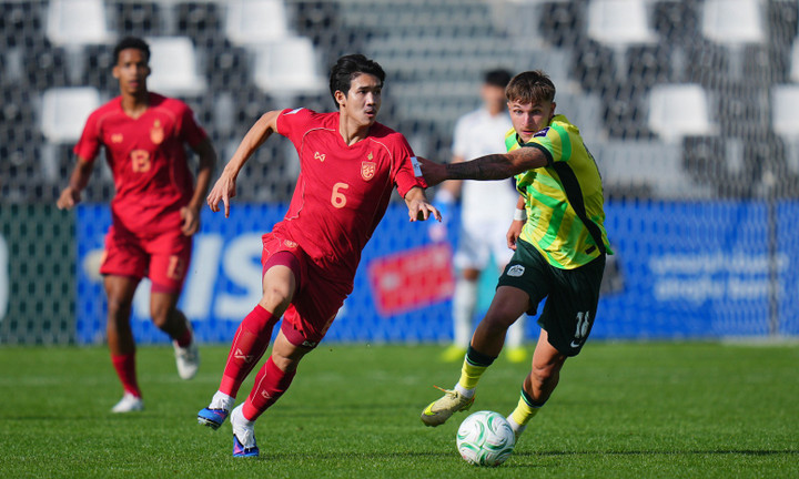 U23 Thái Lan (áo đỏ) thua ngược U23 Australia. (Ảnh: FAT)