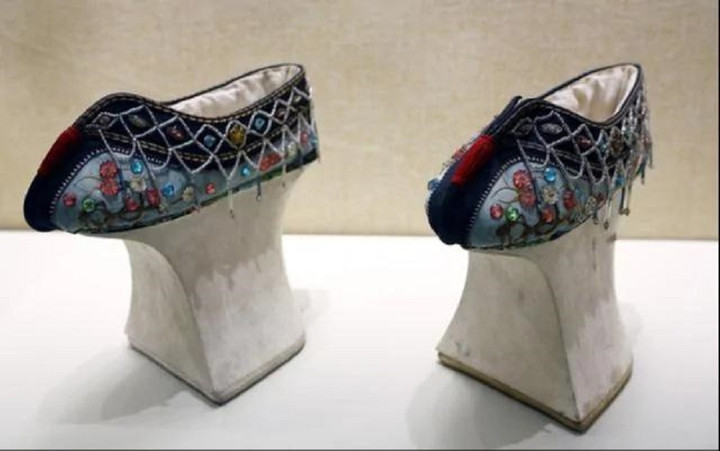 Giày "đế chậu hoa" có chiều cao từ 5 - 10cm.