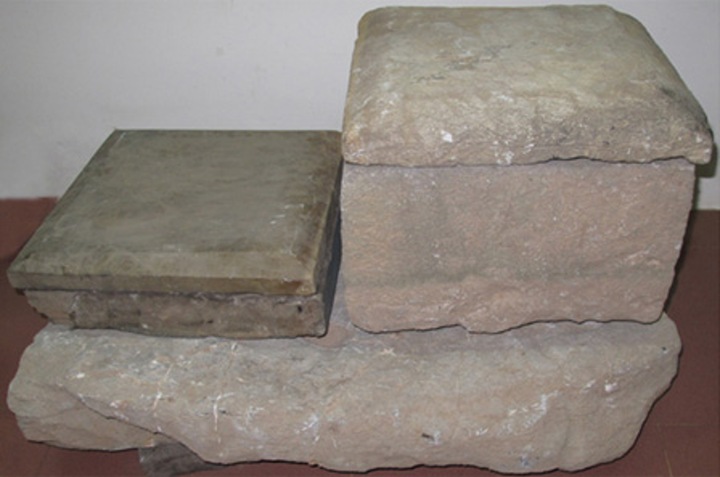 Bia Xá lợi tháp minh được phát hiện tại miền quê Trí Quảng.