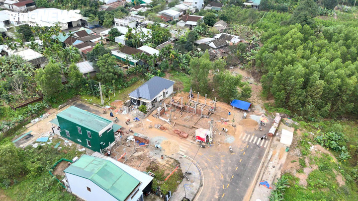 Thành quả là trong 1 tháng triển khai, 2 căn nhà cơ bản hoàn thiện, sẵn sàng bàn giao vào ngày 10/1 để người dân chuyển vào sinh sống.
