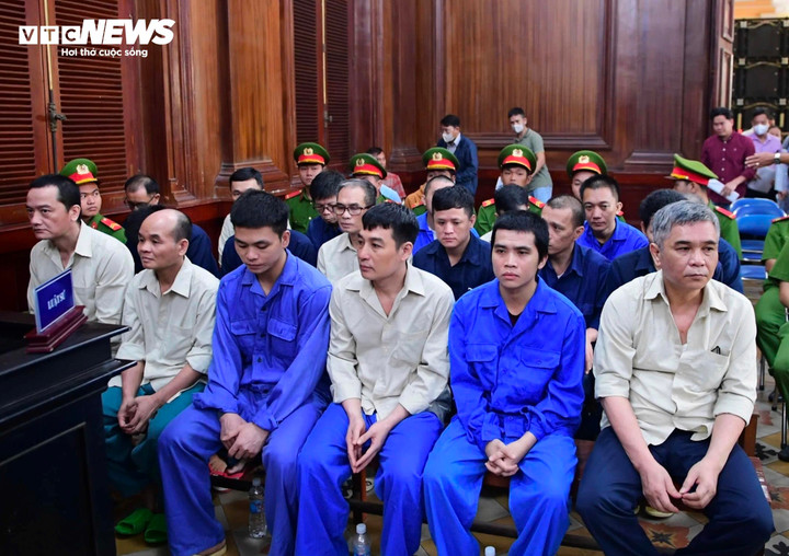 Các bị cáo tại phiên toà.