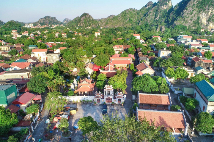 Chùa Nhất Trụ nhìn từ trên cao.