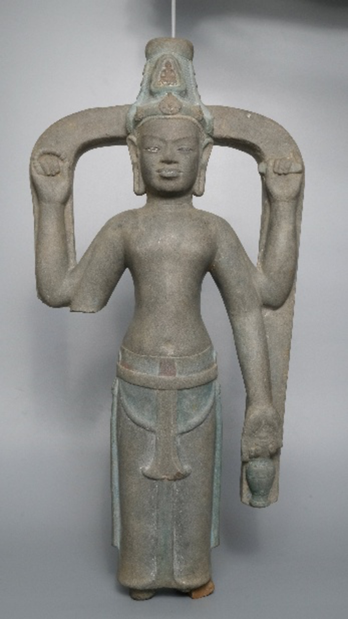 Pho tượng Quán Thế Âm Bồ tát theo phong cách nghệ thuật Chămpa độc đáo.