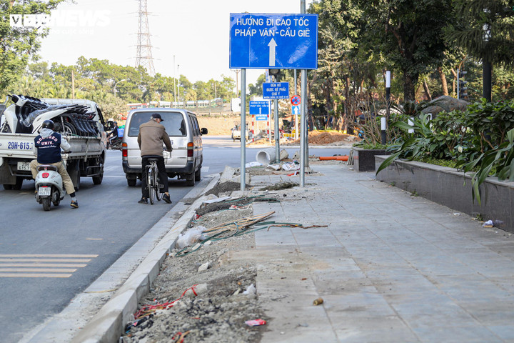 Hệ thống biển chỉ dẫn hướng đi cao tốc Pháp Vân – Cầu Giẽ đã được lắp đặt, giúp tài xế dễ dàng nhận biết và di chuyển.