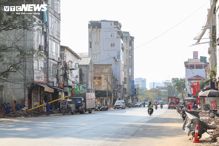 Trước thực trạng trên, ngày 20/12/2025, Phó Chủ tịch UBND TP Hà Nội ký ban hành lệnh khẩn cấp xây dựng công trình cải tạo hạ tầng, tổ chức giao thông tại nút Pháp Vân – Bến xe Nước Ngầm – ngõ 15 Ngọc Hồi nhằm giảm ùn tắc.