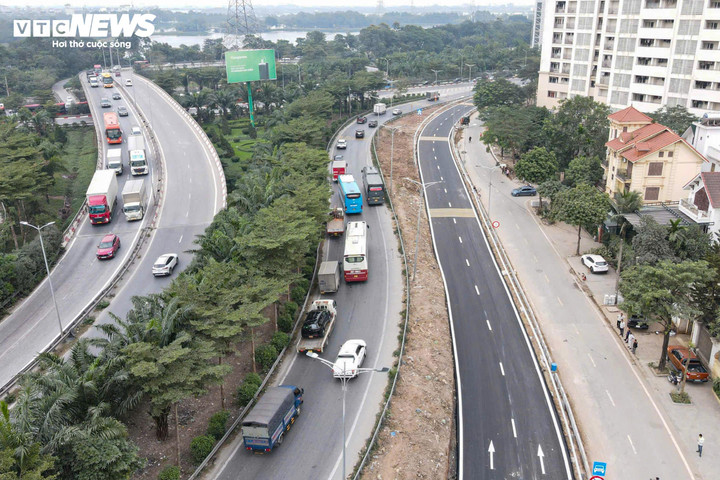 Sau hơn 10 ngày thi công thần tốc, nhiều hạng mục chính đã hoàn thành. Theo báo cáo UBND TP Hà Nội gửi HĐND TP tại Kỳ họp thứ 30 chiều 5/1, dự án đạt khoảng 70% khối lượng; đã mở rộng ngõ 15 Ngọc Hồi, hoàn thành đường nối lên cao tốc, xén dải phân cách nút Trần Thủ Độ – Đỗ Mười, xén xong nhánh dưới gầm cầu rẽ trái từ đường Đỗ Mười đến ngõ 15 Ngọc Hồi, đã thông xe kỹ thuật vào tối 31/12/2025.