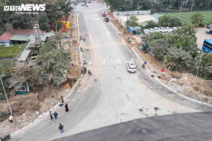 Tuyến đường ngõ 15 Ngọc Hồi được mở rộng mặt đường từ 11m lên 15m, tạo điều kiện cho các xe đi lại thuận lợi hơn.