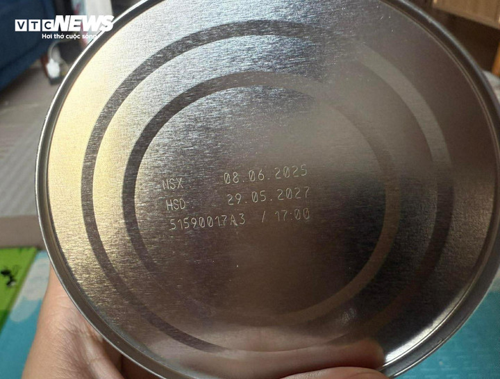 Các thông số của hộp sữa trùng hợp với lô sữa bị thu hồi. (Ảnh: NVCC)