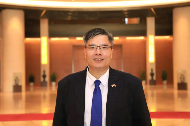 Ông Trần Hải Linh, Ủy viên Ủy ban Trung ương Mặt trận Tổ quốc Việt Nam, Chủ tịch Hiệp hội Doanh nhân và Đầu tư Việt Nam - Hàn Quốc (VKBIA), Chủ tịch sáng lập Hội Chuyên gia - Trí thức Việt Nam - Hàn Quốc (VKEIA).