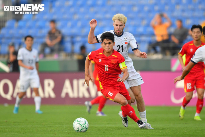 Văn Khang là cầu thủ nổi bật nhất trong các pha tấn công của U23 Việt Nam.