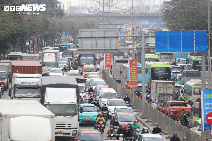 Nơi đây thường xuyên có lưu lượng phương tiện lớn vào giờ cao điểm, nhất là dịp lễ, Tết; nhiều xe khách liên tỉnh, xe tải cỡ lớn chạy qua khiến giao thông quá tải.