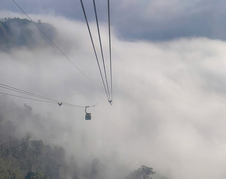 Sáng nay đỉnh Fansipan xuất hiện băng tuyết - 14