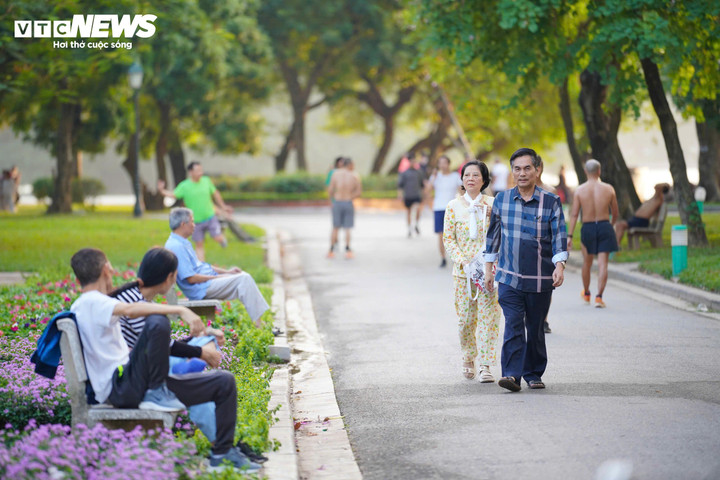 Nhờ đó, công viên không chỉ đáp ứng nhu cầu vui chơi, giải trí mà còn phát huy vai trò là “lá phổi xanh” của khu vực, góp phần cải thiện môi trường sống trong bối cảnh mật độ dân cư và phương tiện giao thông ngày càng gia tăng.