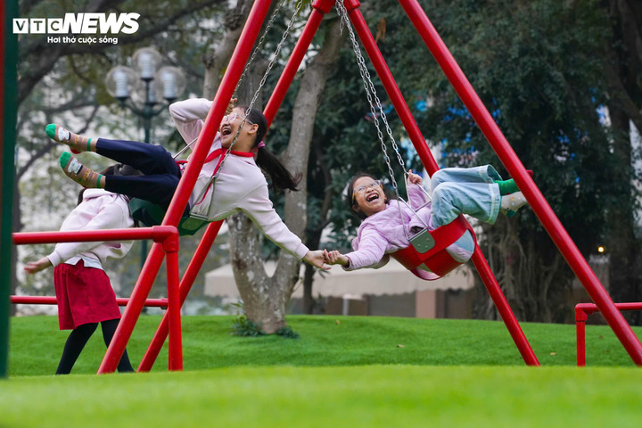Theo nhiều phụ huynh, công viên mang lại môi trường ngoài trời thoáng đãng, gần gũi thiên nhiên, rất phù hợp với trẻ nhỏ.