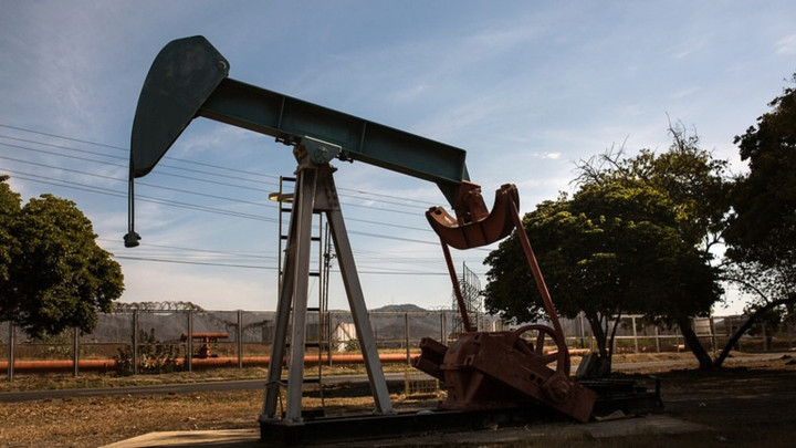 Tổng thống Mỹ Donald Trump tuyên bố nước này sẽ kiểm soát hơn 55% dầu mỏ toàn cầu nếu các công ty Mỹ được quay trở lại khai thác ngành dầu khí của Venezuela.