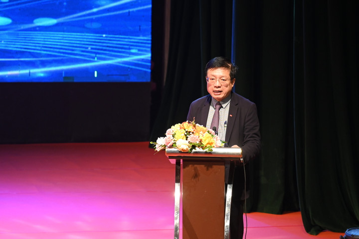 Ông Hồ Sỹ Hùng – Bí thư Đảng ủy, Chủ tịch VCCI phát biểu tại hội nghị.