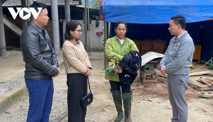 Chính quyền địa phương xã Tân Lĩnh, tỉnh Lào Cai gặp gỡ, chia sẻ, động viên gia đình học sinh L.T.T.C.