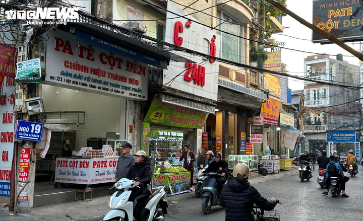 Khu phố kinh doanh pate Cột Đèn truyền thống tại Chùa Hàng (Lê Chân, Hải Phòng) vắng khách sau khi đồ hộp cùng tên của Công ty CP Đồ hộp Hạ Long bị phát hiện dùng thịt lợn bệnh là nguyên liệu.