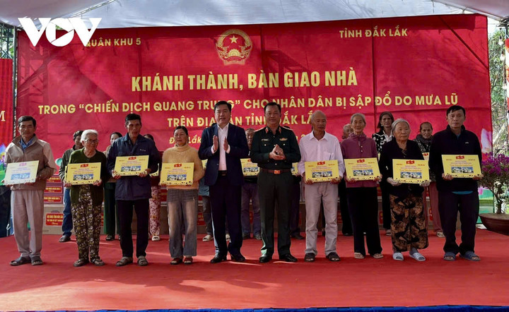 Quân khu 5 đã hoàn thành và bàn giao 610 căn nhà mới trong "Chiến dịch Quang Trung"