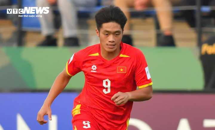 Quốc Việt thi đấu mờ nhạt.