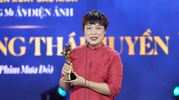Đạo diễn Đặng Thái Huyền nhận giải "Đạo diễn xuất sắc nhất".