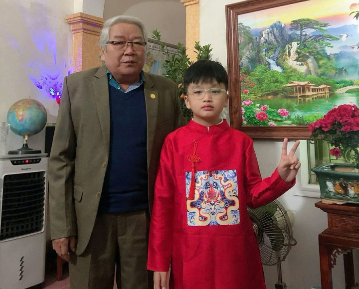 Ông Chu Đức Tú và bé Chu Đức Hải Đăng.