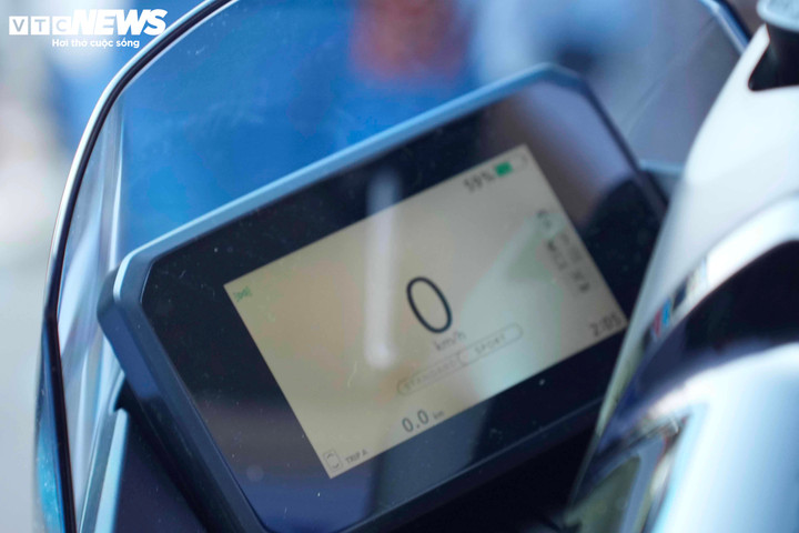 Giao diện thông minh trên màn hình TFT 5 inch hỗ trợ kết nối Honda RoadSync.