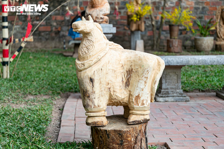 'Ngựa về phố' – Bộ tượng ngựa Tây Nguyên độc lạ giữa lòng Văn Miếu - 7