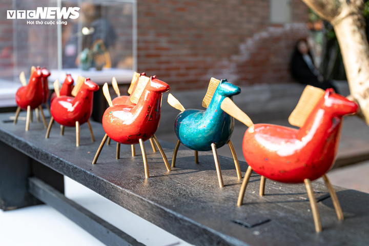 'Ngựa về phố' – Bộ tượng ngựa Tây Nguyên độc lạ giữa lòng Văn Miếu - 14